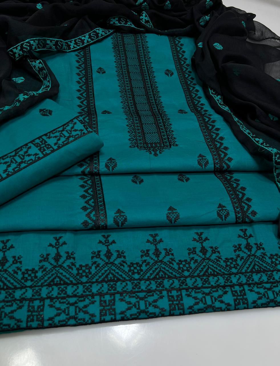 3pc Unstitch Heavy Embroidered Cotton Lawn Suit