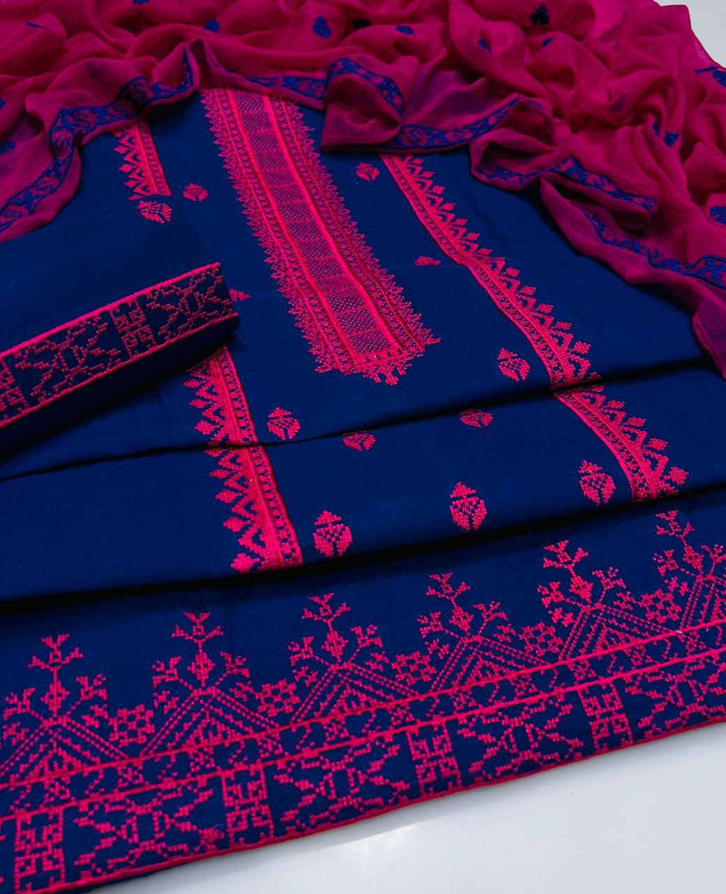 3pc Unstitch Heavy Embroidered Cotton Lawn Suit
