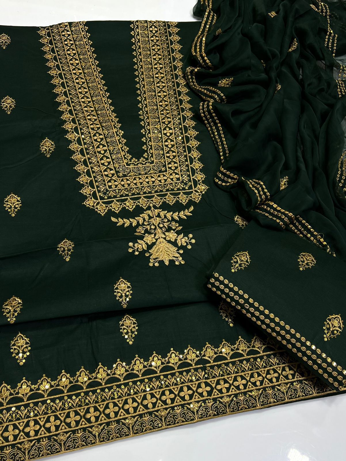 3pc Unstitch Embroidered Cotton Lawn Suit