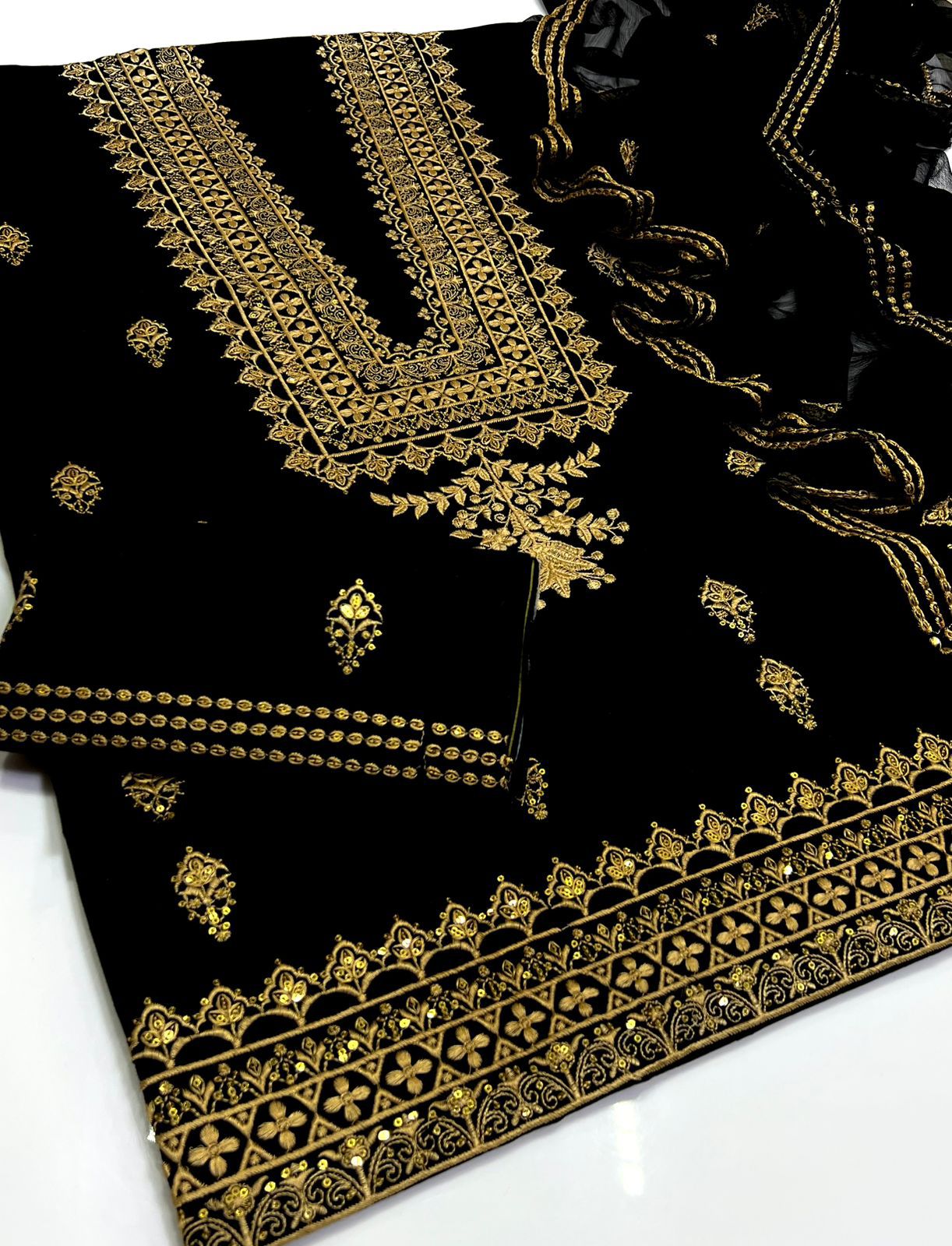 3pc Unstitch Embroidered Cotton Lawn Suit